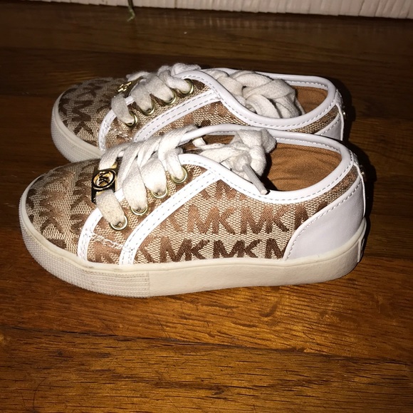 Michael Kors Sneakers - Picture 2 of 4